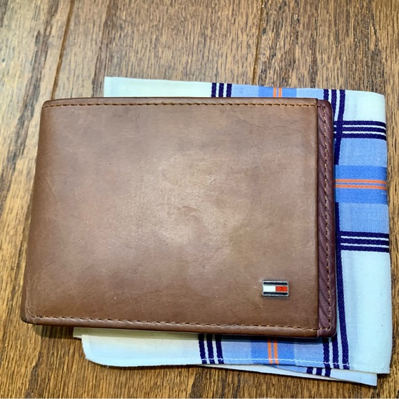Tommy Hilfiger leather wallet - Picture 2 of 9